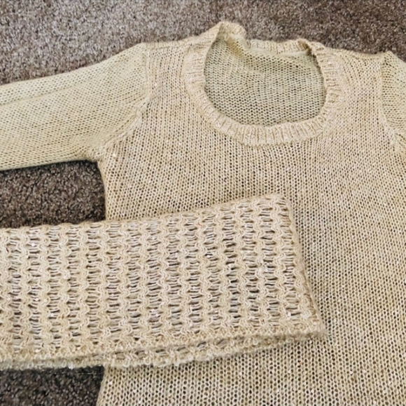 Gold sweater with gold sequences - Picture 2 of 3